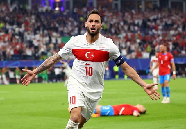 View -             Euro 2024: Thắng ở phút bù giờ, Thổ Nhĩ Kỳ vào vòng 1/8    