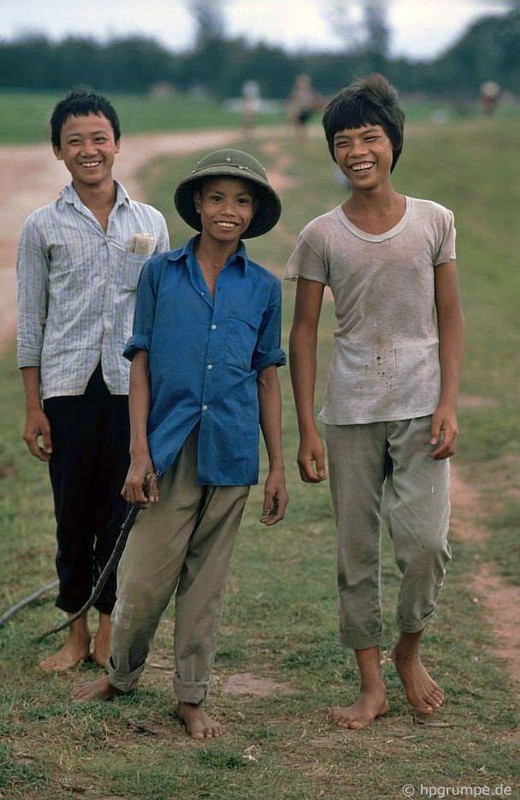 View -             Loạt ảnh để đời về ngoại thành Hà Nội năm 1991    