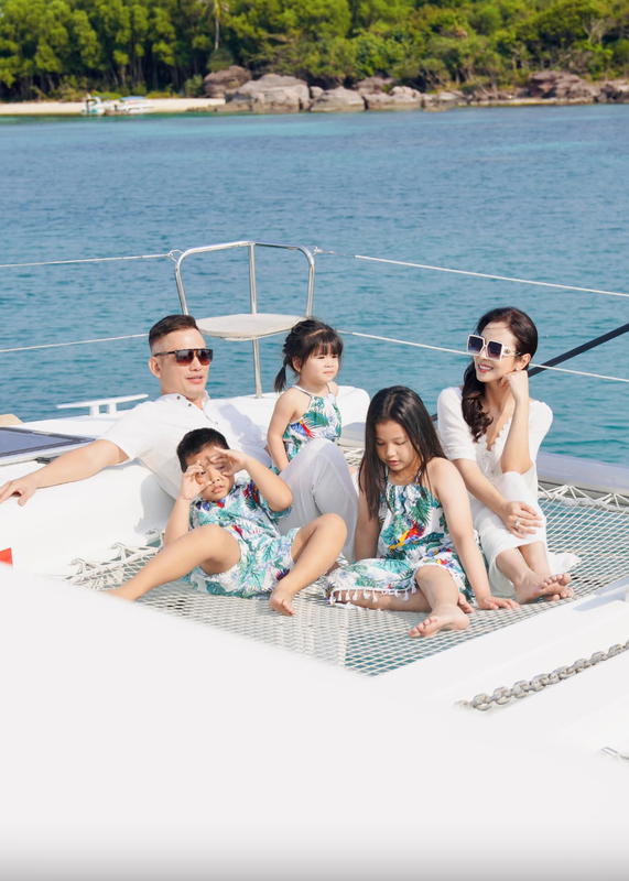 View -             Những gia đình kiểu mẫu của showbiz Việt    