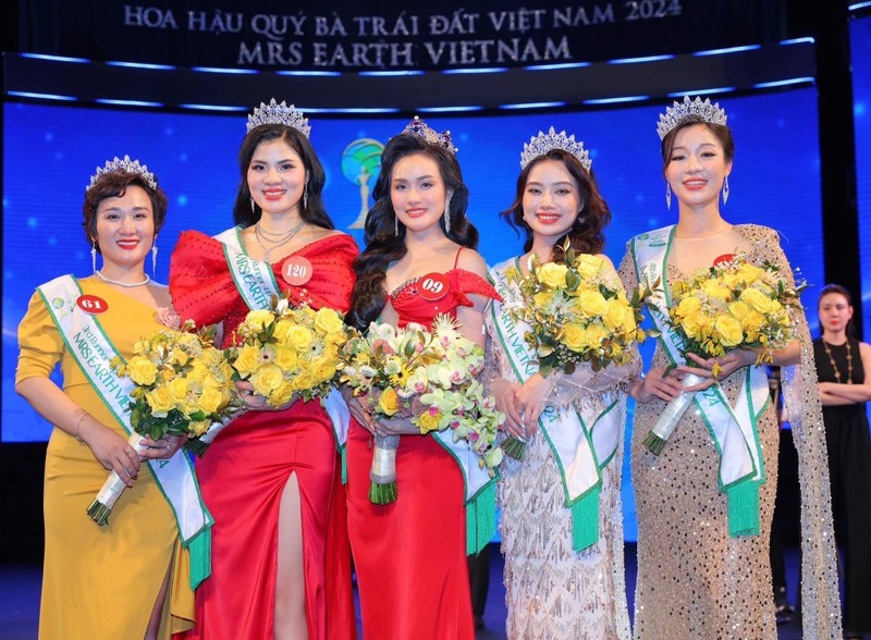 View -             Người đẹp Phú Thọ lên ngôi á hậu Mrs Earth Vietnam 2024 là ai?    