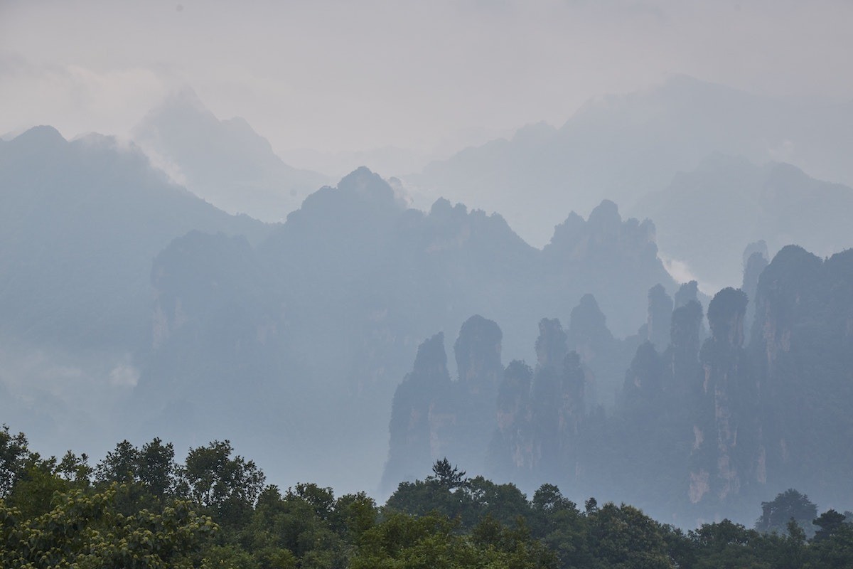 Sửng sốt trước phong cảnh ở vùng núi kỳ ảo nhất Trung Quốc