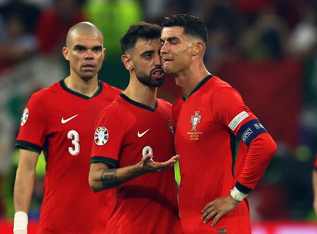             Euro 2024: Truyền thông Bồ Đào Nha kêu gọi đẩy Ronaldo lên ghế dự bị    