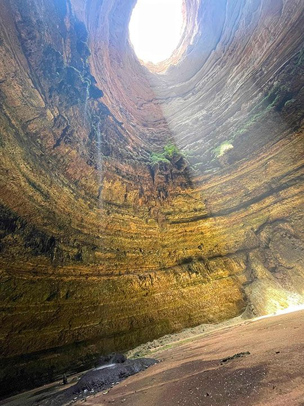 View -             Bí ẩn 'giếng địa ngục' ở Yemen, nhà tù dành cho ma quỷ    