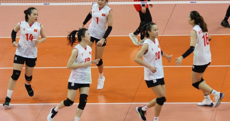             Thắng đậm Phillipines, tuyển nữ Việt Nam lần đầu vào bán kết FIVB Challenger Cup    