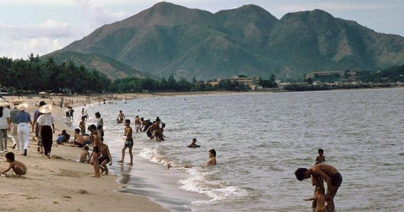 View -             Ảnh không 'đụng hàng' về bãi biển Nha Trang đầu thập niên 1990    