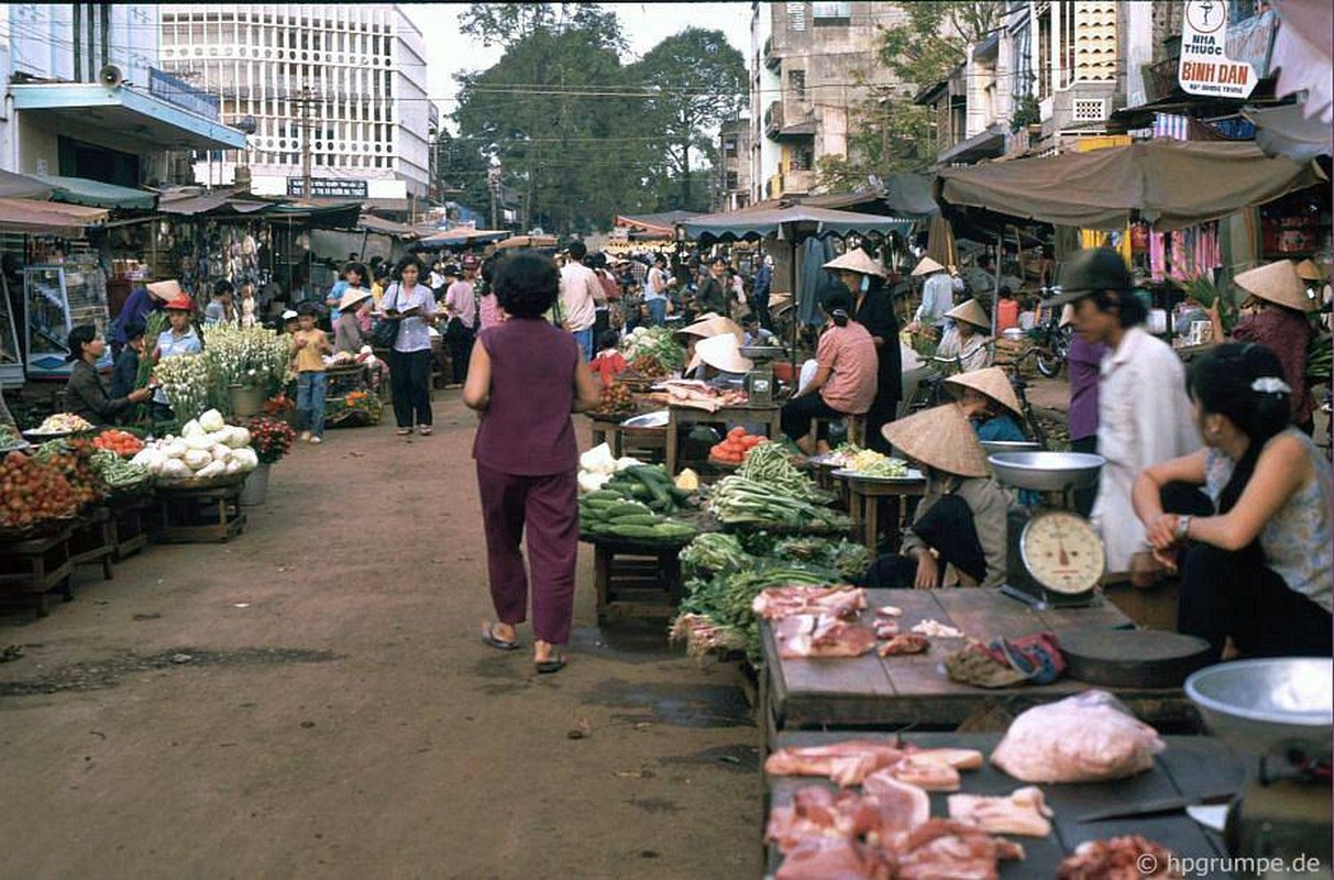 View -             Hình độc về chợ Buôn Ma Thuột hơn 30 năm trước    