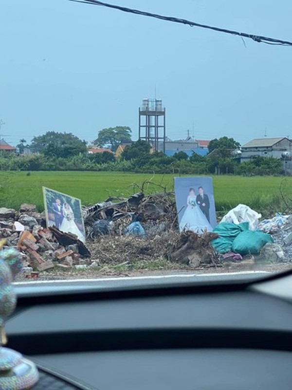             Ảnh cưới của bố mẹ nhận cái kết đắng khi rơi vào tay nhóc tỳ    