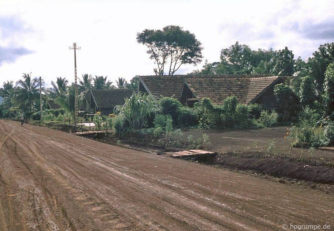 View -             Thăm buôn Ê Đê độc đáo ở Buôn Ma Thuột năm 1992    