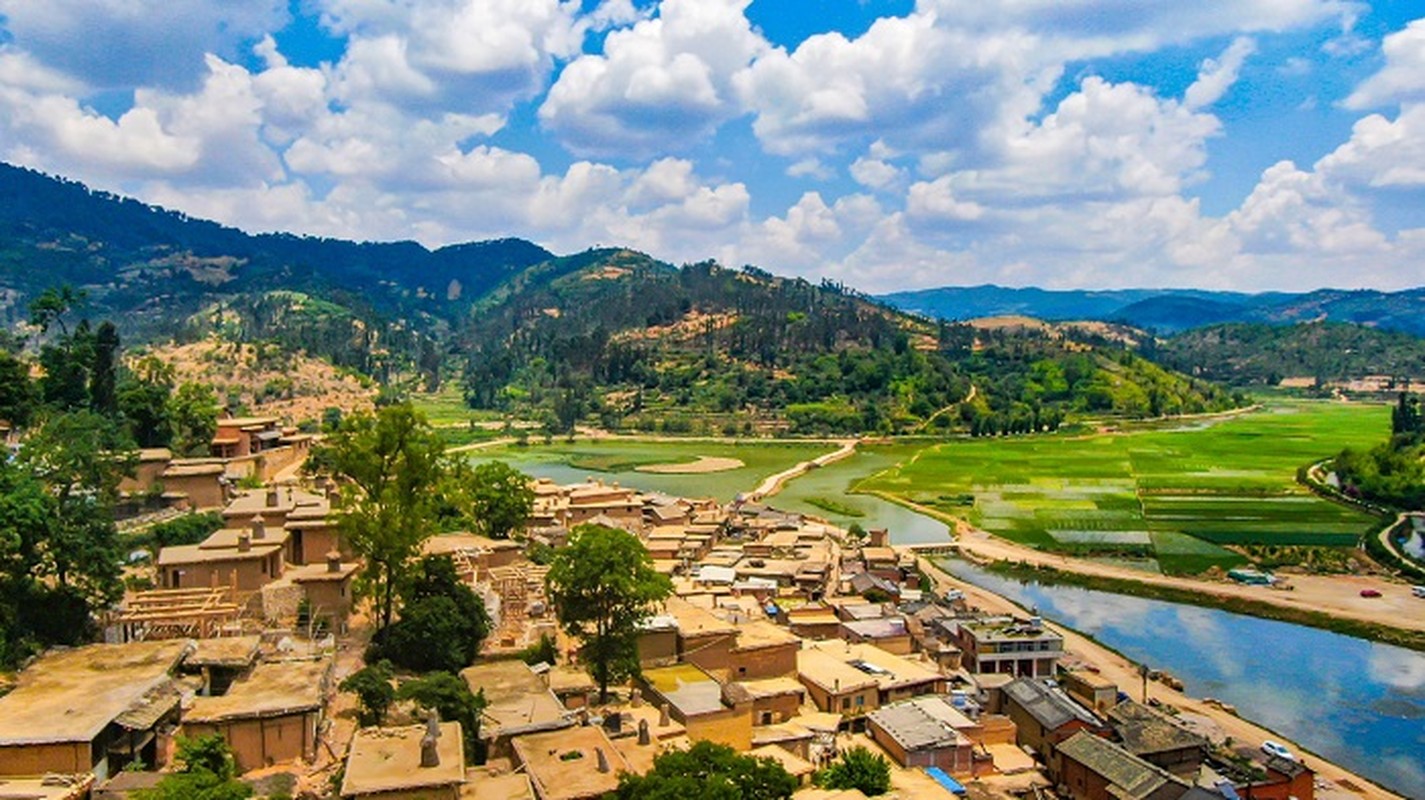 View -             Kinh ngạc làng cổ nơi hàng trăm ngôi nhà thông liền nhau    