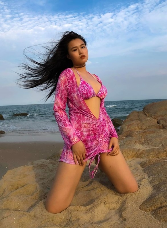 View -             Con gái Hoàng Mập 'siêu vòng ba', chăm đăng ảnh diện bikini    