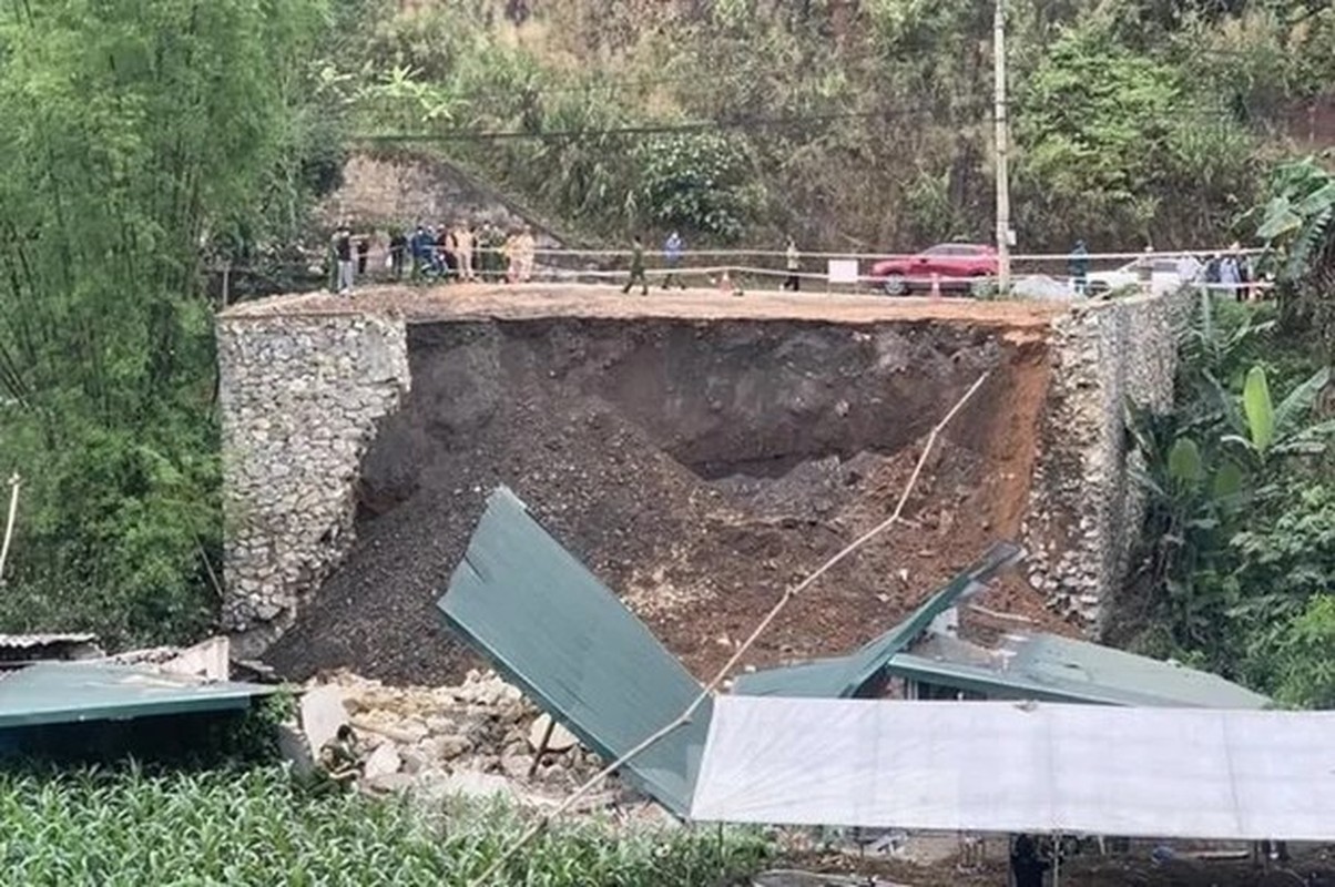 View -             Lở đất 11 người chết ở Hà Giang và loạt vụ sạt lở thương vong lớn    