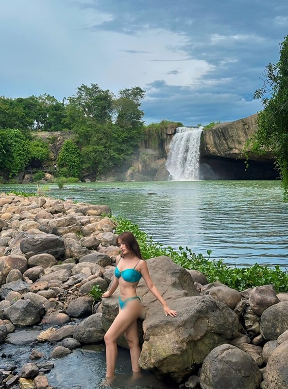 View -             Con gái Hoàng Mập 'siêu vòng ba', chăm đăng ảnh diện bikini    