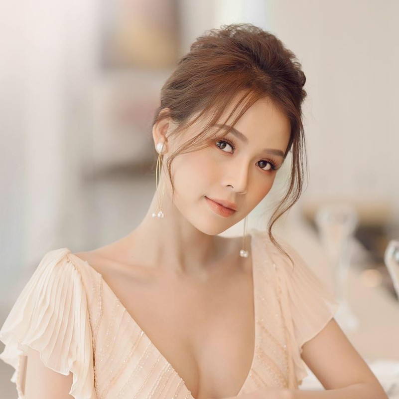 View -             Xuýt xoa khối tài sản 'không phải dạng vừa' của hotgirl Sam    