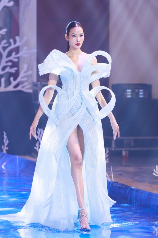             Hoàng Thùy thay đổi sau 13 năm đăng quang Vietnam's Next Top Model    