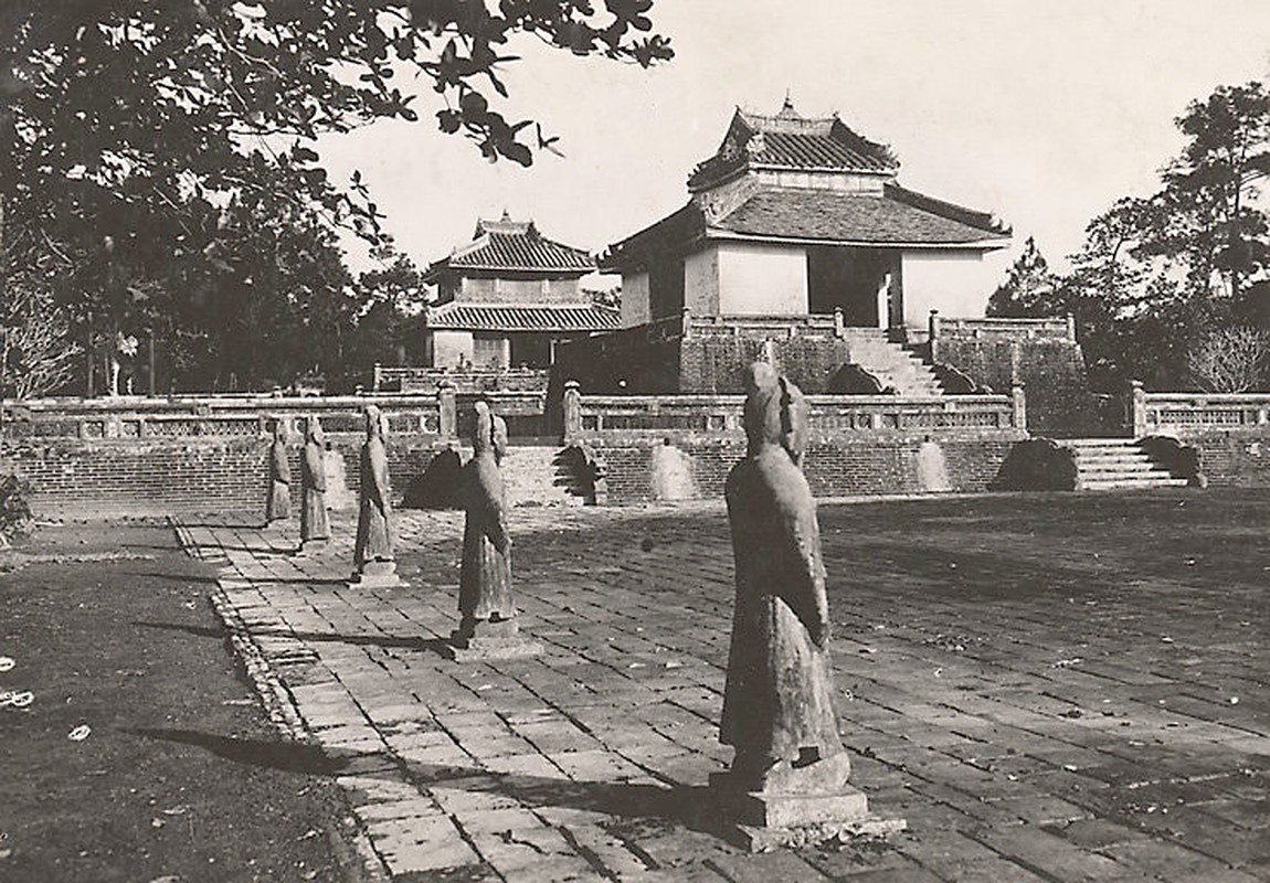 View -             Hình độc về lăng tẩm các vị vua nhà Nguyễn ở Huế năm 1919-1926    