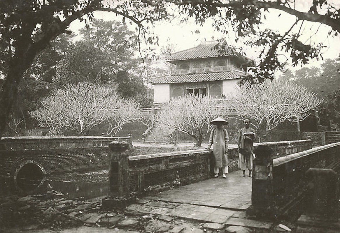 View -             Hình độc về lăng tẩm các vị vua nhà Nguyễn ở Huế năm 1919-1926    