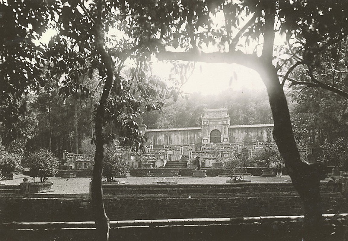 View -             Hình độc về lăng tẩm các vị vua nhà Nguyễn ở Huế năm 1919-1926    