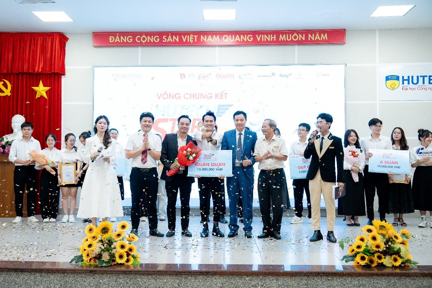 View -             Bận rộn cùng loạt sân chơi hoành tráng, sinh viên HUTECH tự tin bứt phá tiềm năng    