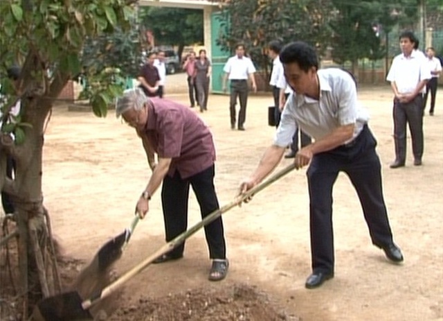 View -             Hình ảnh Tổng Bí thư Nguyễn Phú Trọng với nhân dân huyện biên giới Thanh Hóa    