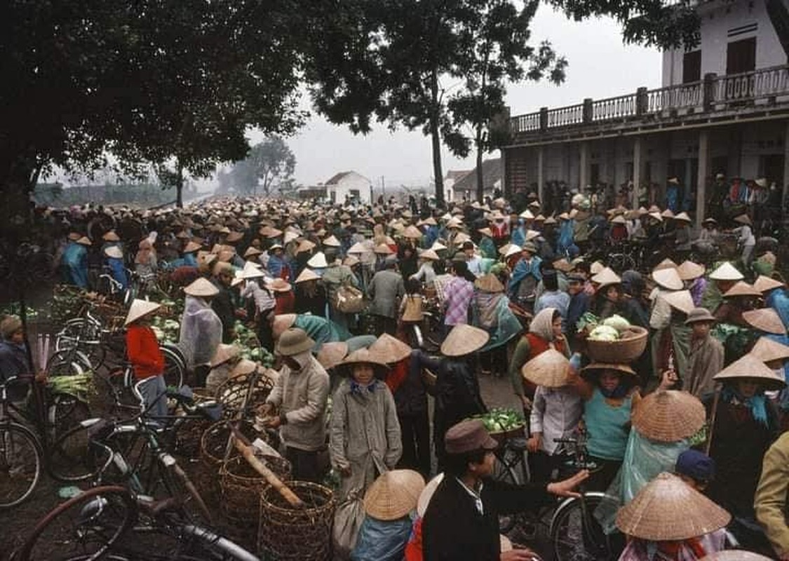 View -             Bộ ảnh 'Việt Nam những năm 1988-1990' đẹp đến nao lòng    