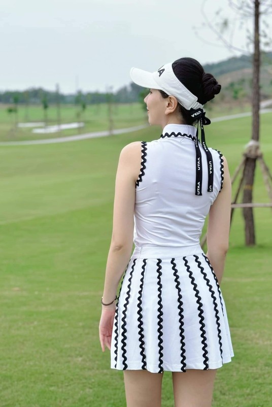             Dù bận đến mấy, nữ MC đẹp nhất VTV chăm chỉ đánh golf    