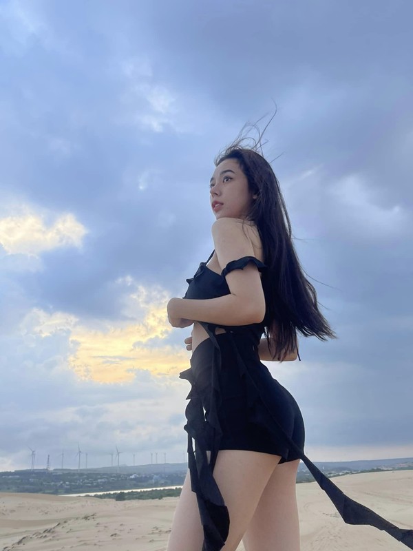 View -             Quỳnh Miêu - hot girl TikTok Phú Quốc lấn sân sang nghiệp diện xuất    