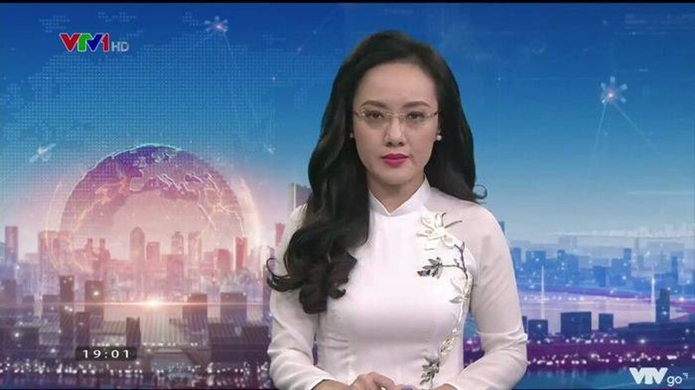             Nữ BTV có BST áo dài ấn tượng nhất nhì đài truyền hình    