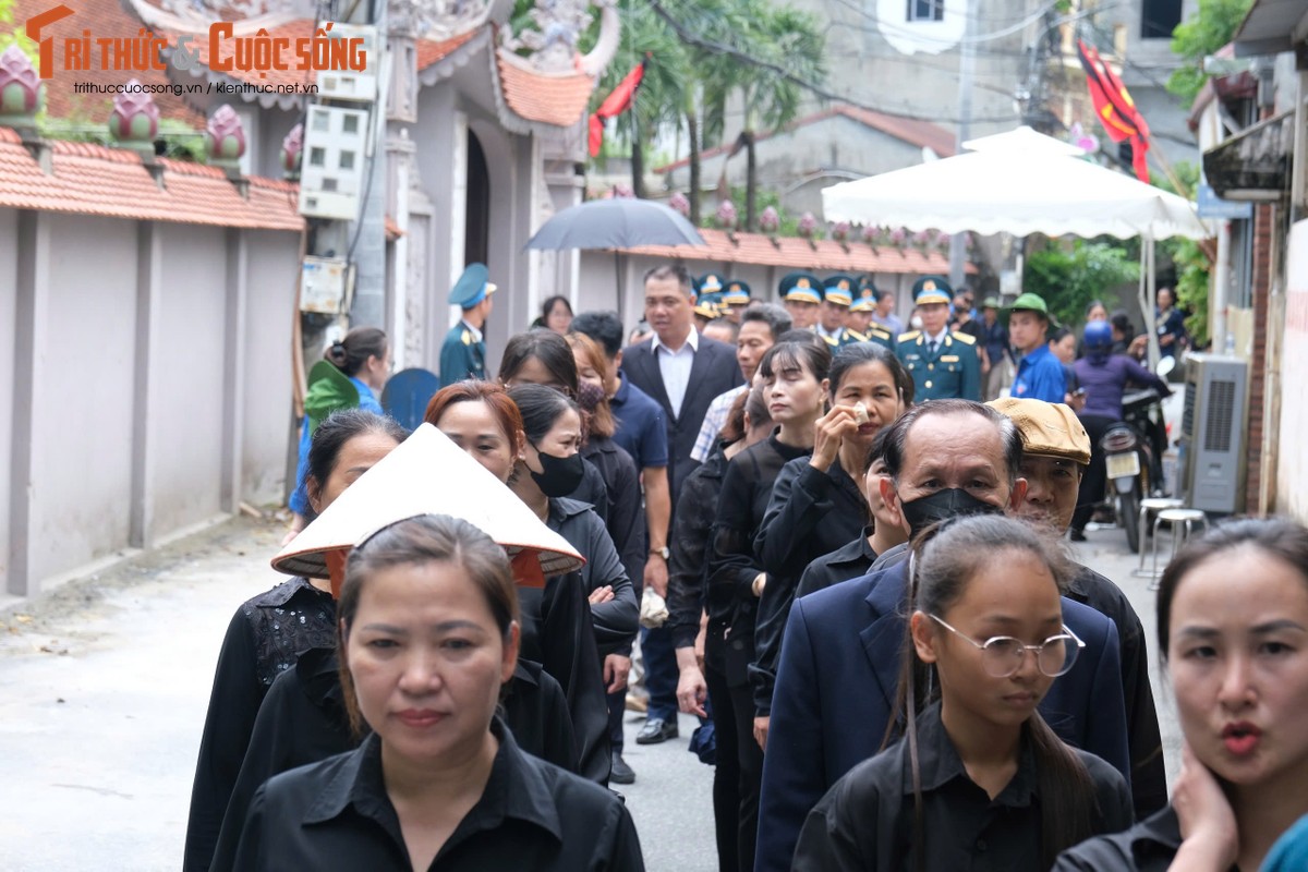 View -             Hàng dài Nhân dân xếp hàng viếng Tổng Bí thư Nguyễn Phú Trọng ở quê nhà    