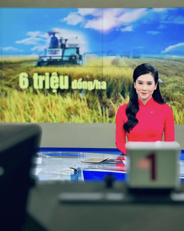 View -             Đời tư kín tiếng của nữ BTV Thời sự 19h VTV gây bão mạng    