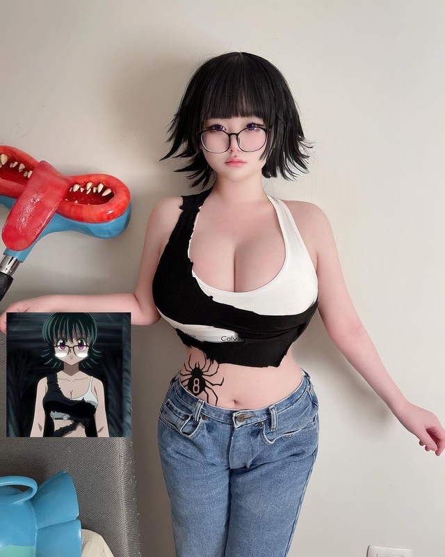 View -             Nữ cosplayer Nhật Bản mặt học sinh, thân hình phụ huynh cực hot    