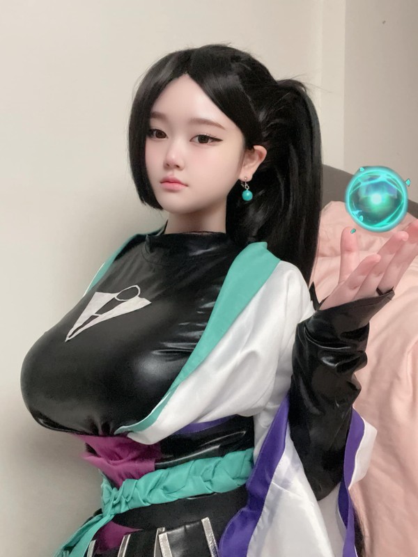 View -             Nữ cosplayer Nhật Bản mặt học sinh, thân hình phụ huynh cực hot    