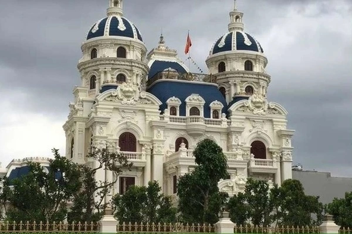 View -             Choáng ngợp lâu đài nguy nga của đại gia Việt trước khi 'ngã ngựa'    