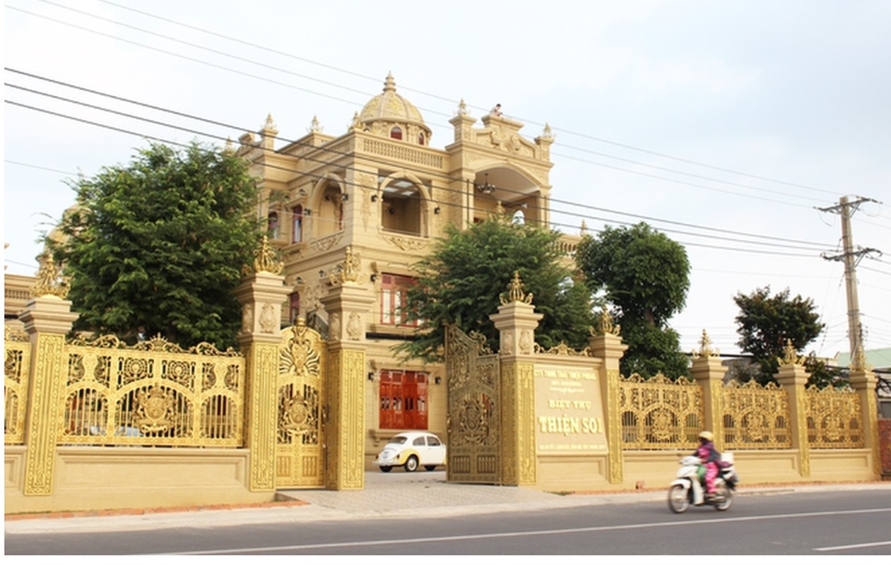 View -             Choáng ngợp lâu đài nguy nga của đại gia Việt trước khi 'ngã ngựa'    