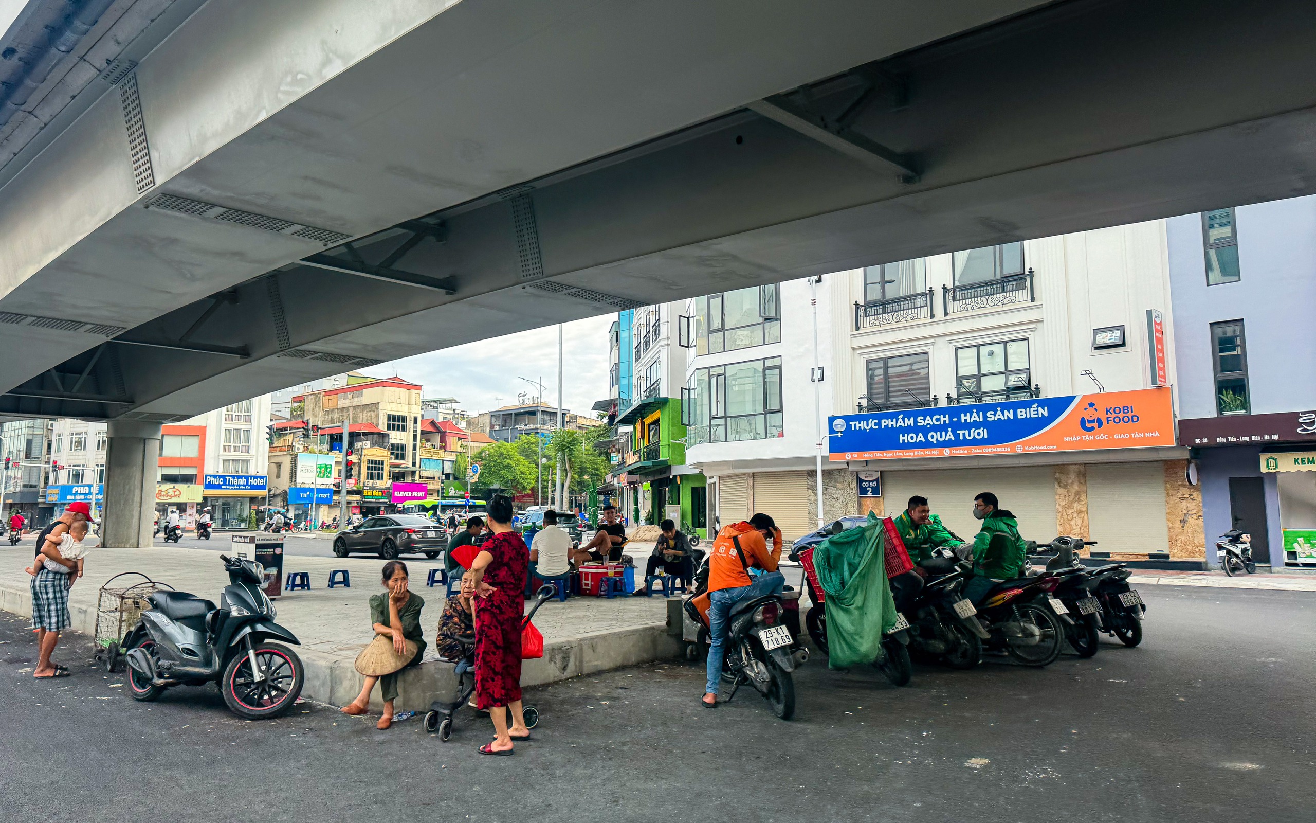 View -             VIDEO: Cận cảnh đoạn đường 1,5 km đầu tư hơn 1.200 tỉ đồng làm mãi không xong    