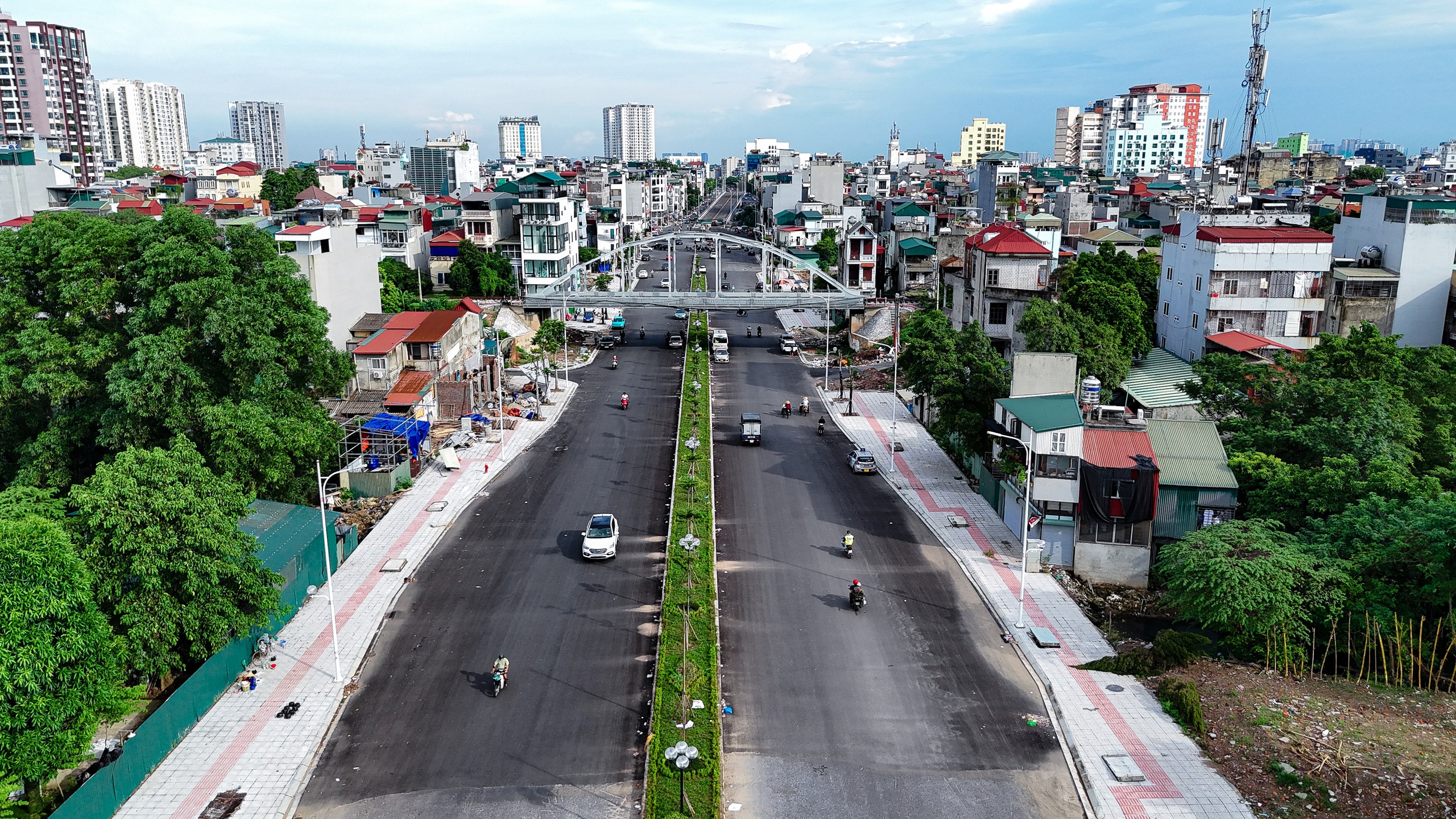 View -             VIDEO: Cận cảnh đoạn đường 1,5 km đầu tư hơn 1.200 tỉ đồng làm mãi không xong    