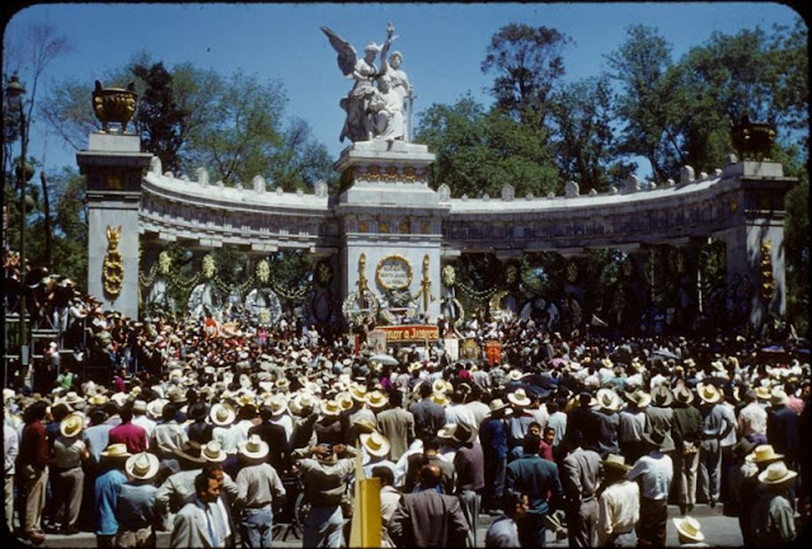             Bộ ảnh cuộc sống thanh bình ở Mexico đầu những năm 1950    