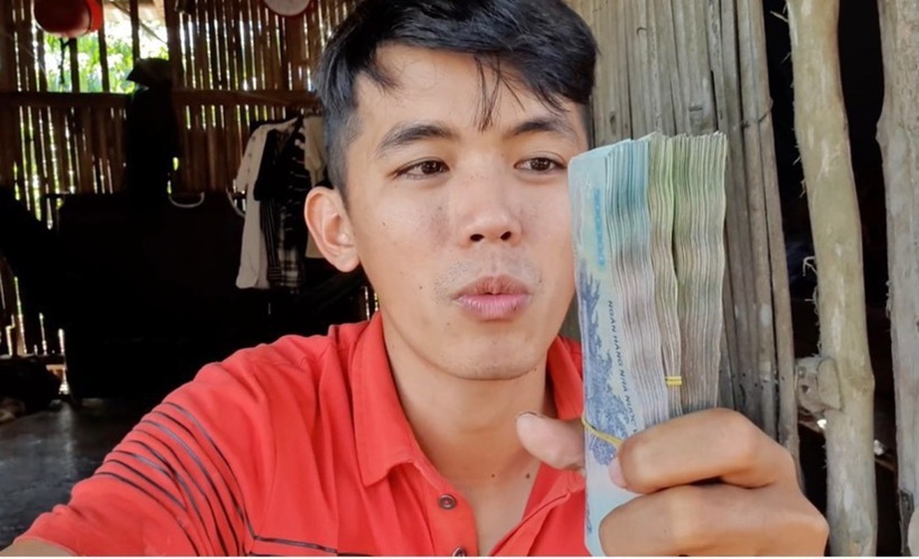             Lý do 'Youtuber nghèo nhất Việt Nam' Sang Vlog nợ nần đến suy sụp    