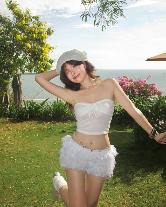 View -             Bạn gái cựu sao HAGL diện bikini nhỏ xíu khoe dáng gợi cảm    