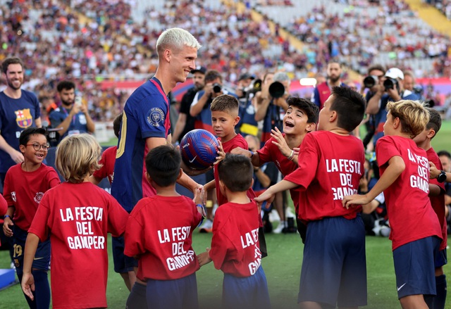 View -             Thua sốc sân nhà, Barcelona lần đầu vuột cúp Joan Gamper sau 11 năm    