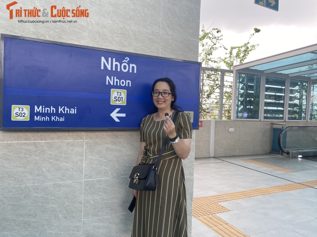 View -             Người dân hào hứng trải nghiệm tàu điện metro Nhổn - Ga Hà Nội    