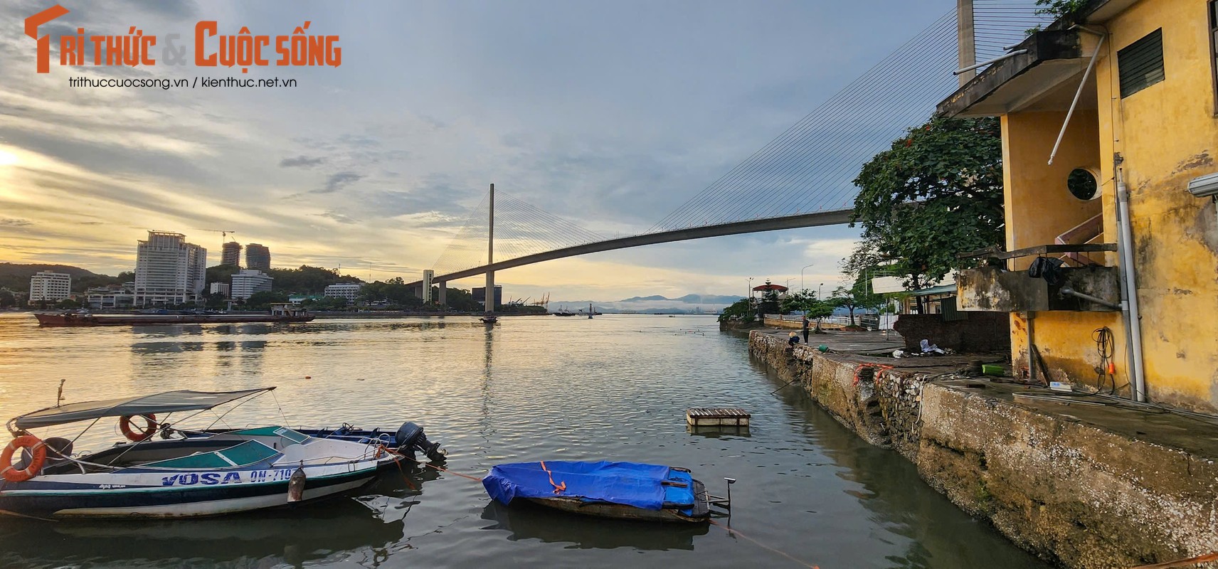 View -             Bến phà Bãi Cháy - chứng nhân lịch sử bị bỏ hoang, làm nơi chứa rác    