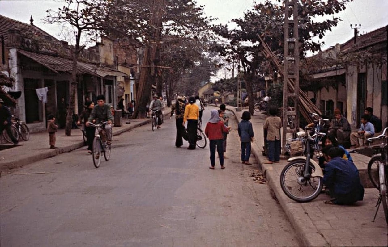 View -             Chùm ảnh vô giá ghi lại Hà Nội những năm 1980-1982    