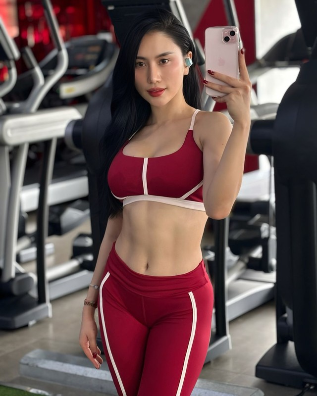 View -             Hot girl gym xinh đẹp, chăm chỉ khoe vòng 3 trái đào    