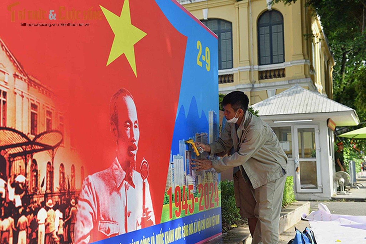 View -             Hà Nội rực sắc cờ chào mừng Cách mạng tháng Tám, Quốc khánh 2/9    