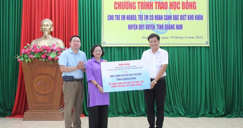 View -             50 suất kinh phí hỗ trợ học tập tặng học sinh khó khăn ở Duy Xuyên    