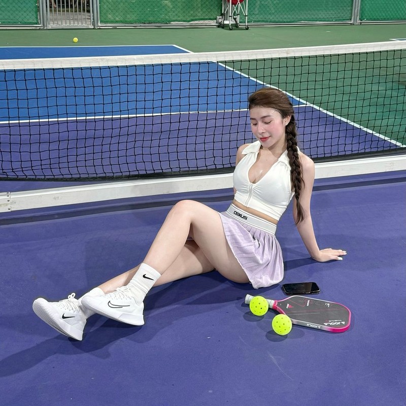 View -             Hot girl Pickleball với loạt ảnh khoe dáng phòng gym cực nuột    