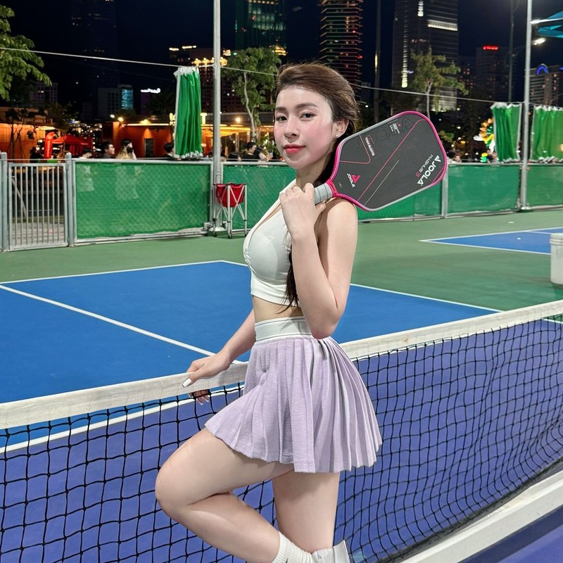 View -             Hot girl Pickleball với loạt ảnh khoe dáng phòng gym cực nuột    