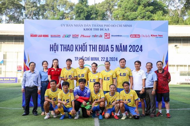             Hội thao Khối thi đua 5 năm 2024: VOH vô địch bóng đá, HTV vô địch quần vợt    