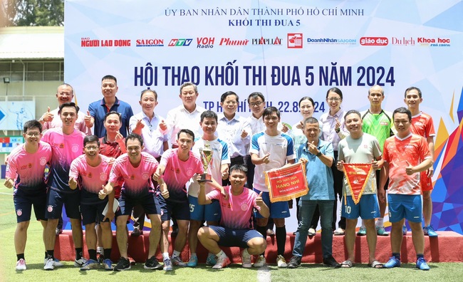 View -             Hội thao Khối thi đua 5 năm 2024: VOH vô địch bóng đá, HTV vô địch quần vợt    