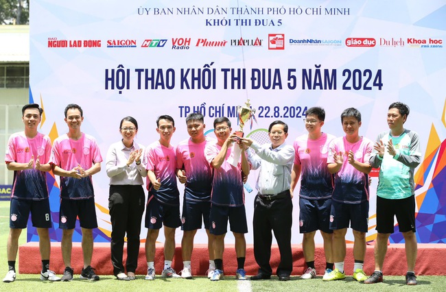             Hội thao Khối thi đua 5 năm 2024: VOH vô địch bóng đá, HTV vô địch quần vợt    